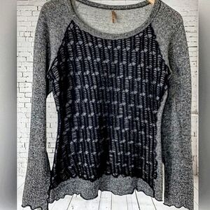 pete Long Sleeve Summer Knit Top. Crochet Overlay. Scalloped Hem Cuffs. Sz. L